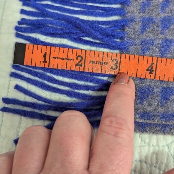 Bloomingdales Blue and Gray Houndstooth 100% Cashmere Scarf - Picture 9 of 14